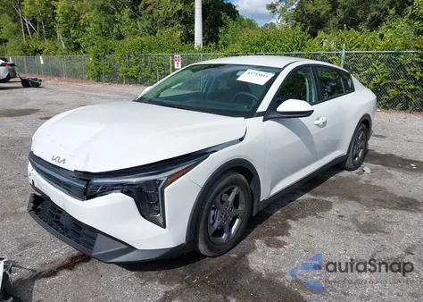 2025 Kia K4 Lxs из США, поврежденный, VIN 3KPFT4DE1SE208381